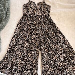 ANGIE Black/Cream Floral Jumpsuit Ruffle Hem Palazzo Pant Resort Wear Vacation
